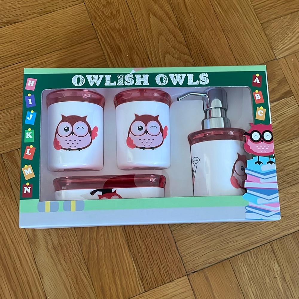 Owlish Owls Bathroom Accessories 4 Piece Set NEW